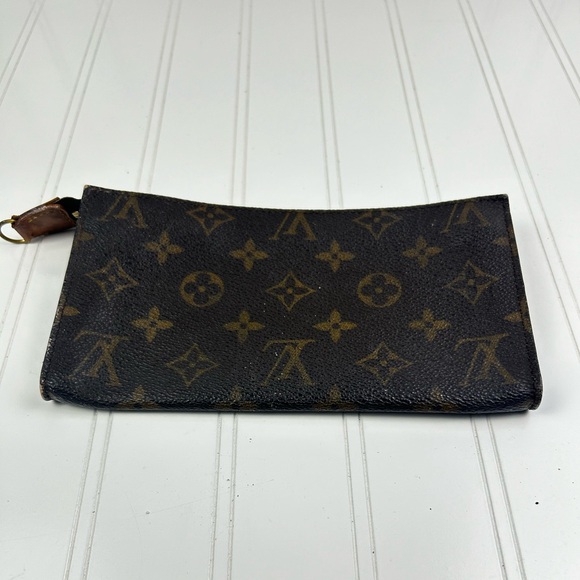 Louis Vuitton
Monogram Compact Tour Toiletry Pouch 20 Cosmetic Bag - Picture 7 of 14